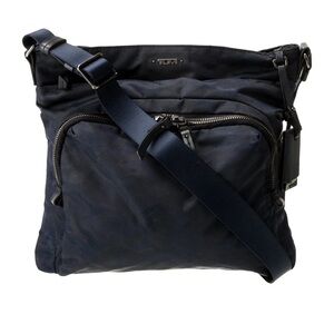 Tumi Voyageur Capri Crossbody Shoulder Bag in Navy Blue